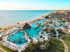 Moon Palace Cancun all-inclusive resort with expansive pools, restaurants, and beachfront setting near Cancun, Mexico.